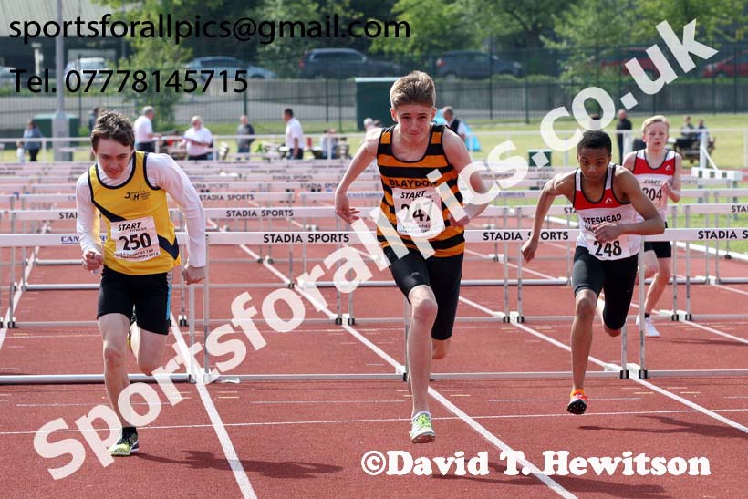 Boys under-15 hurdles, North Eastern Track and Fields Champs., Middlesbrough. Photo: David T. Hewitson/Sports for All Pics